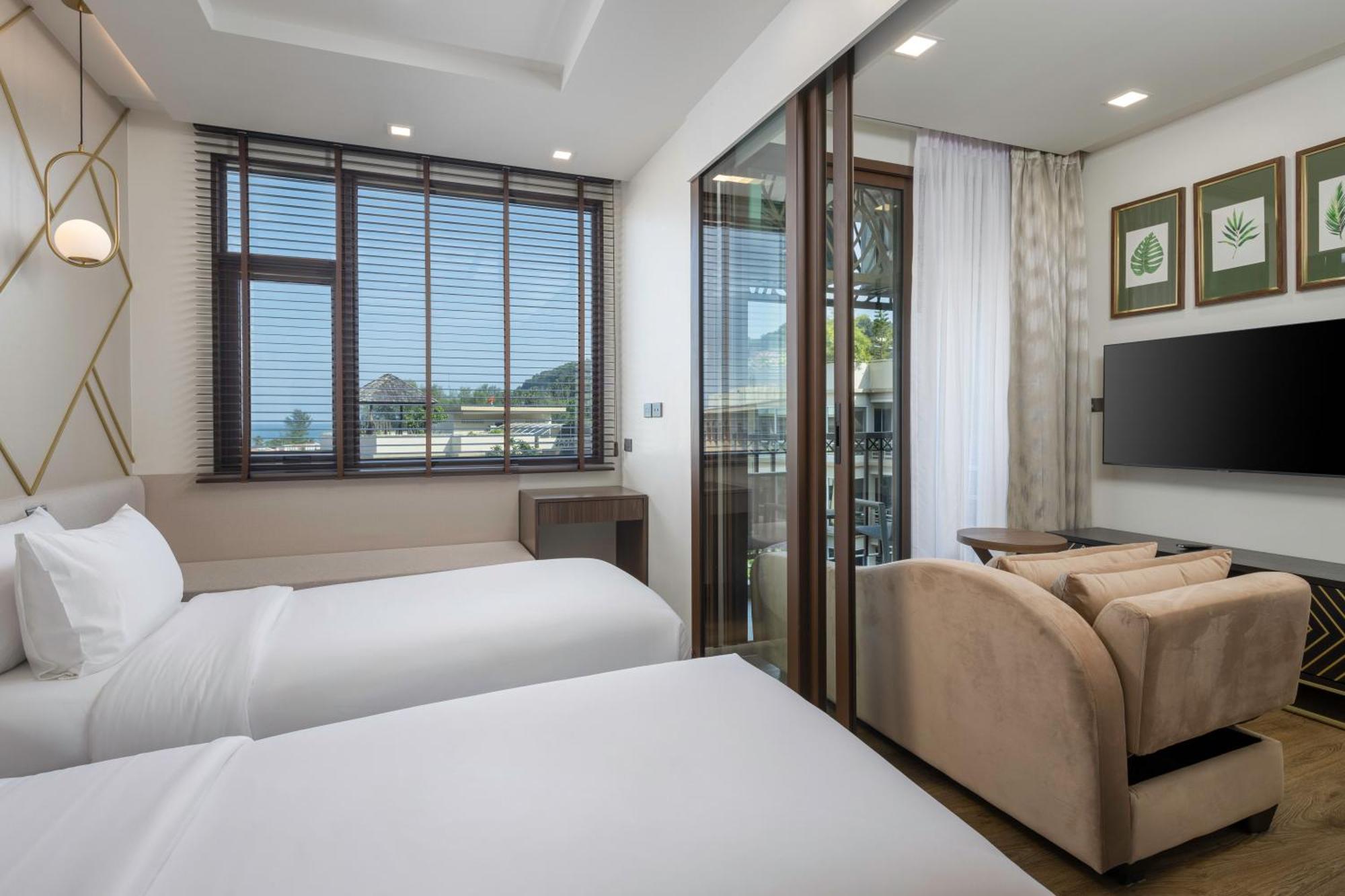 The Proud Karon Beach Phuket Trademark Collection By Wyndham Exterior photo
