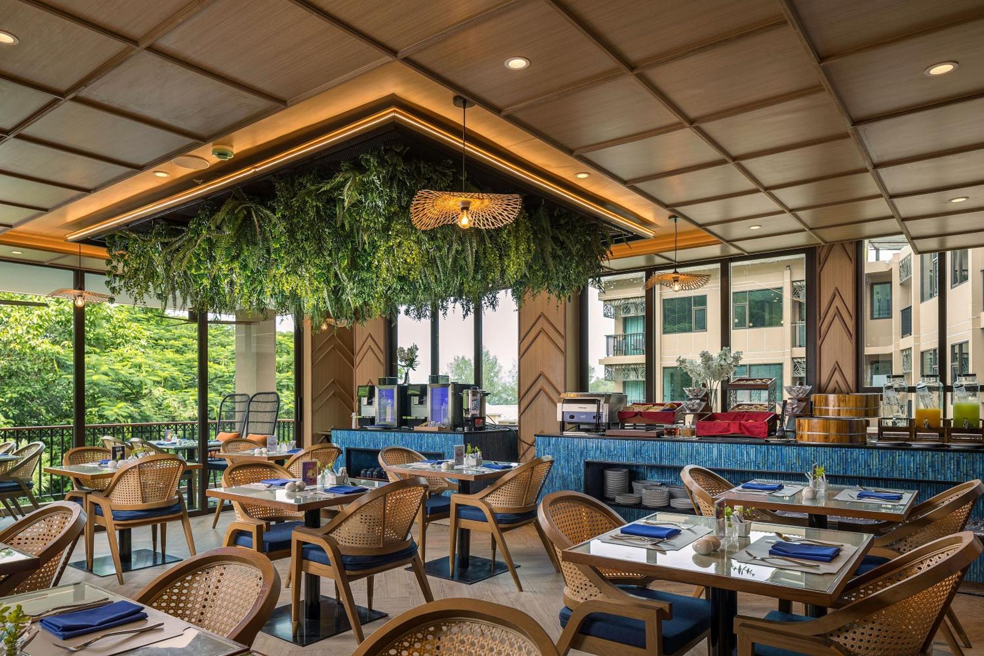 The Proud Karon Beach Phuket Trademark Collection By Wyndham Exterior photo